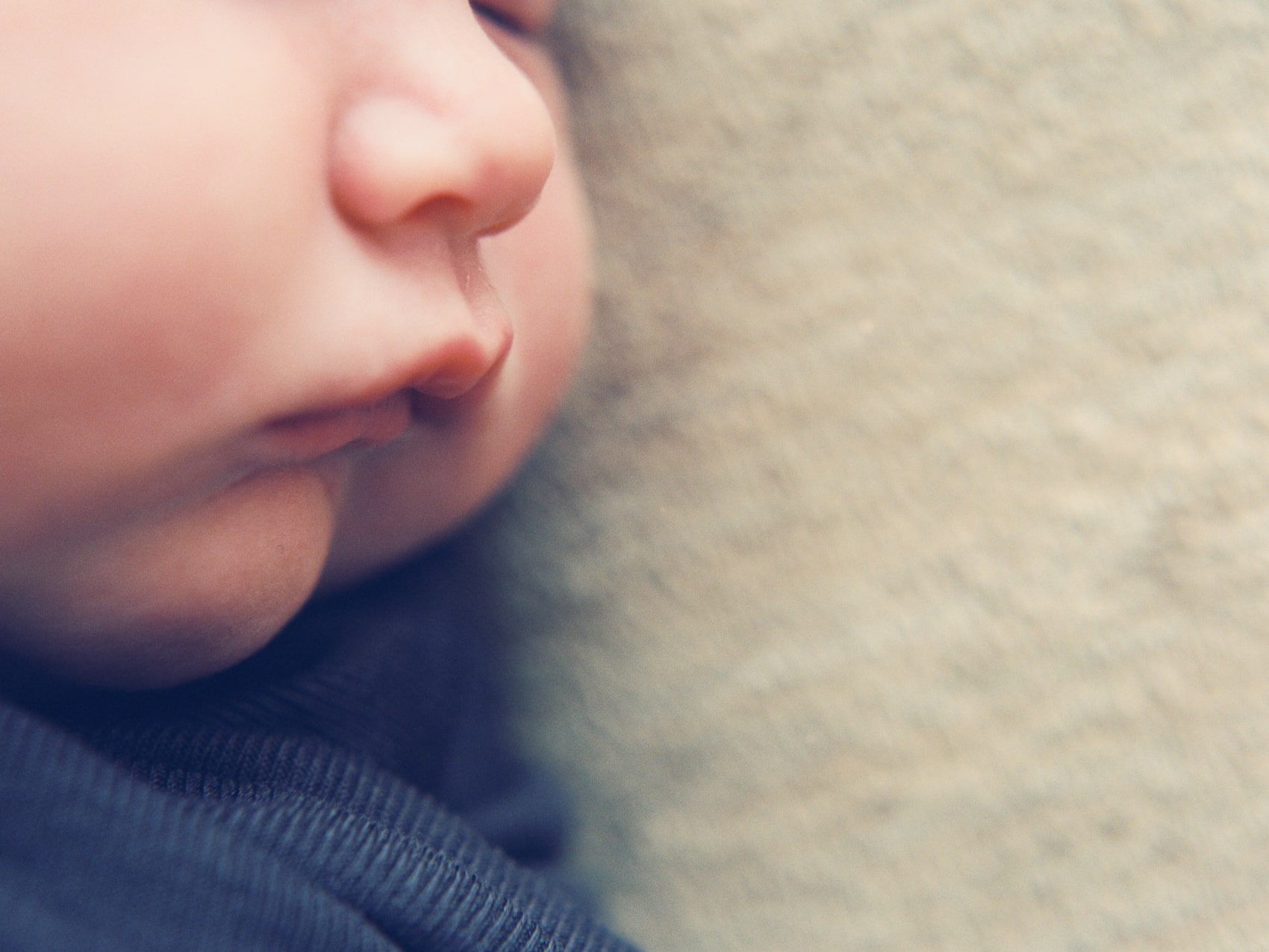 baby lips in newborn photos 