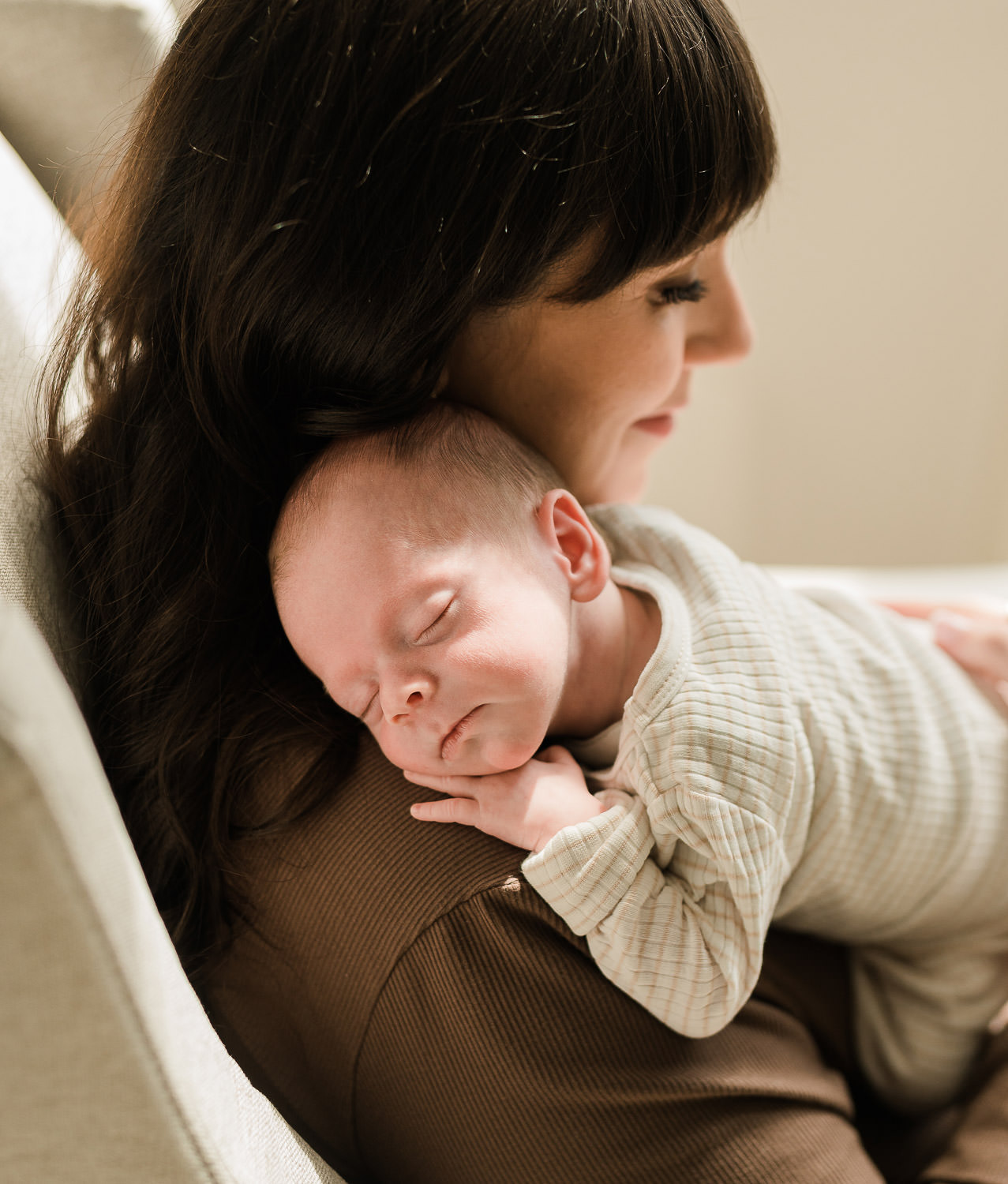 Mother holding sleeping newborn baby on her shoulder — lifestyle newborn photographer NJ