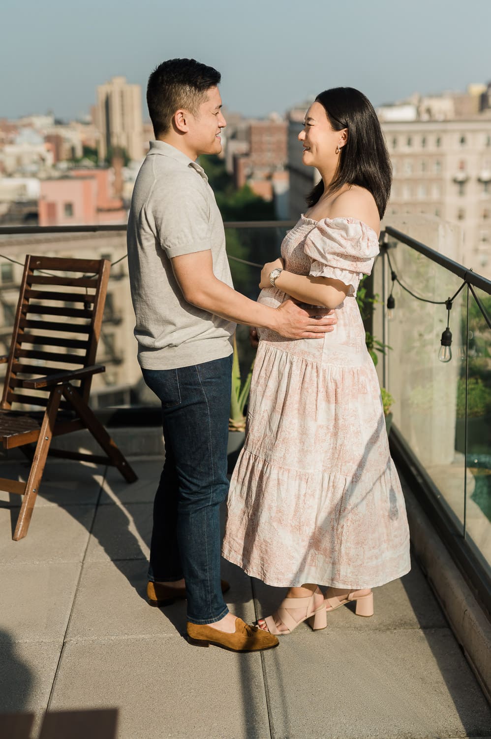Park Slope rooftop maternity photography with Brooklyn skyline backdrop